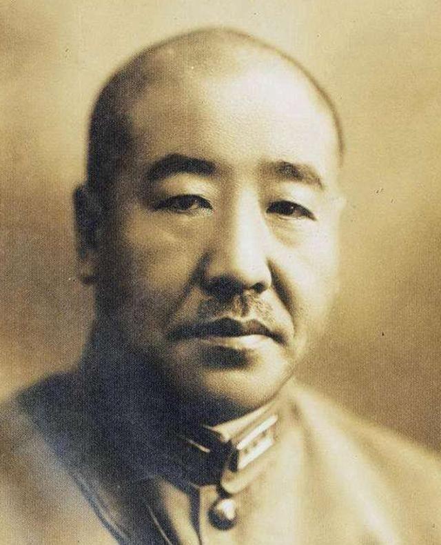 一俊遮百丑。抗战开始后全力支持国家打小日本，尽管没有兵败时成仁，投降了鬼子，