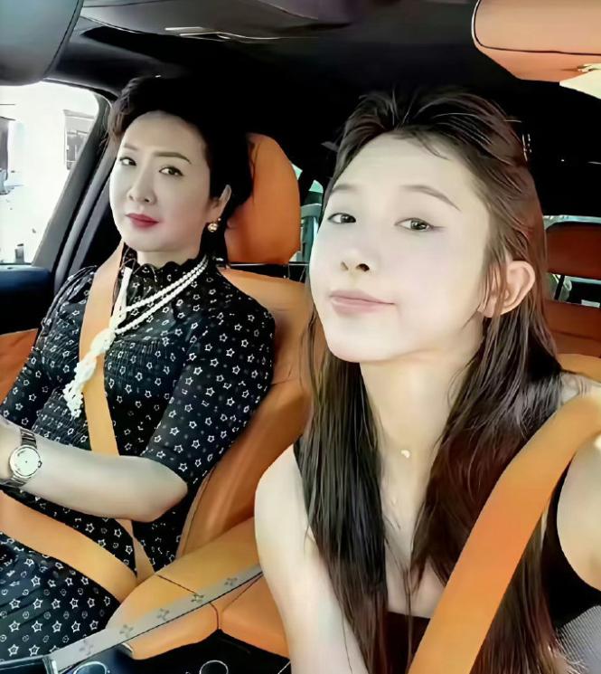 有个有钱的妈妈就是不一样所以说吴燕妮才是最早的王诗龄啊吴艳妮的具体家庭背景目
