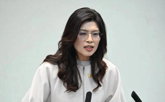 台湾蓝营终于摊牌了！郑丽文直接公开表明态度，坚决不接受一国两制。岛内舆论围绕