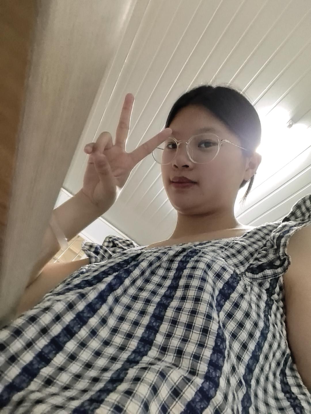 04年小孕妇开启自媒体的一年。为什么我开始做自媒体呢？首先是孕期太无聊了，想