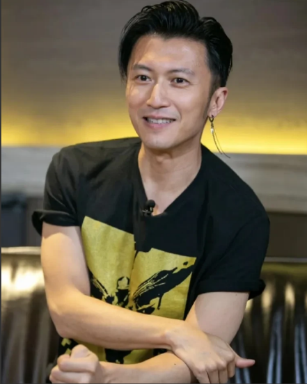 谢霆锋走了不是回香港了，而是去加拿大温哥华，看望新出生的小外甥了。谢婷婷宣布