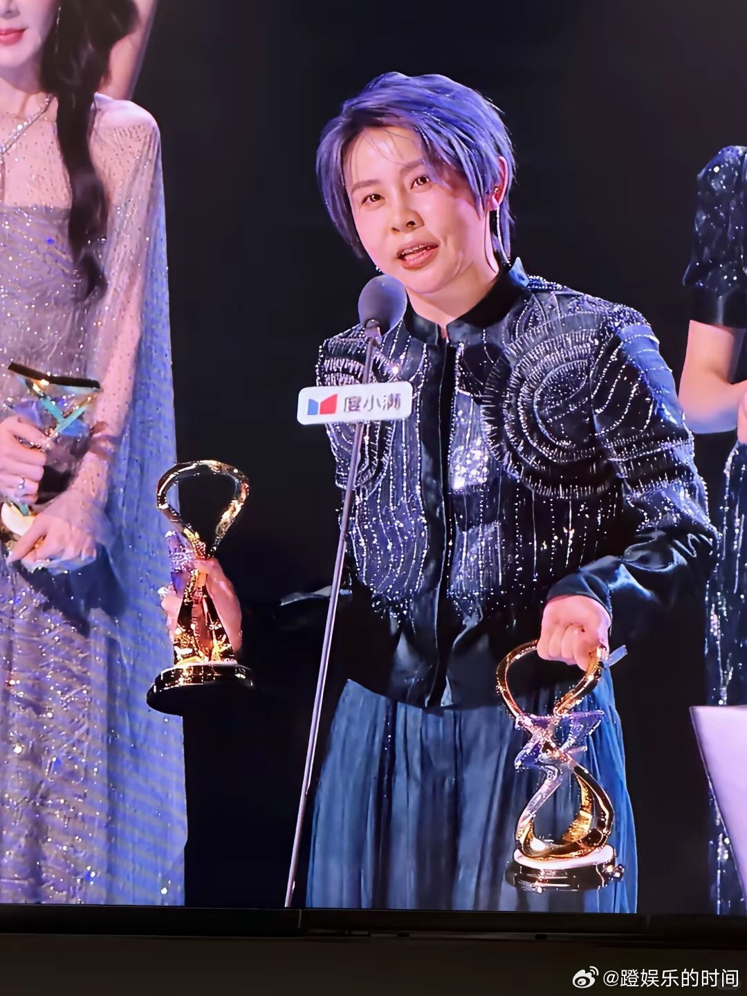 浪姐收官，王濛顺利高位成团拿下年度乘风人物，她收获了这3样东西。第一样，实打