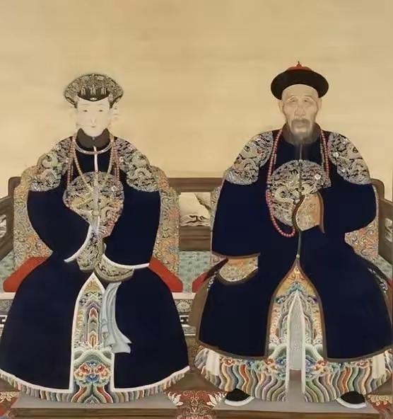 1701年冬，14岁的高氏被47岁的康熙一连召了七晚。这天傍晚，敬事房总管李德全