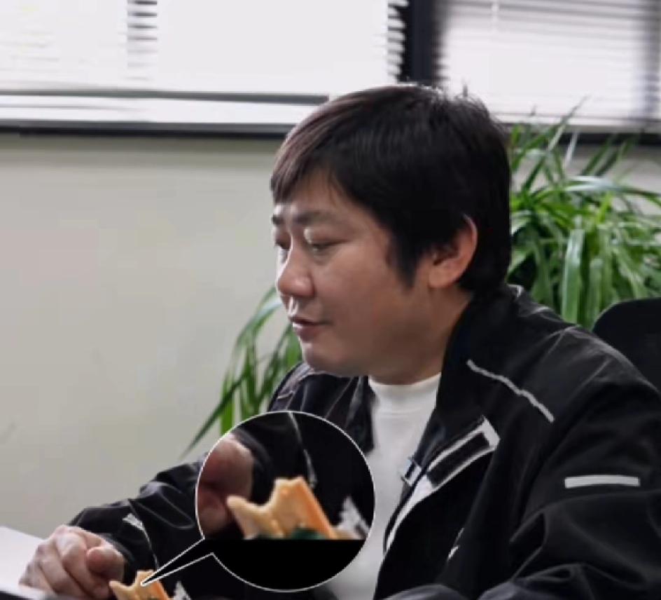 张雪回应亿万富翁，他说自己欠一屁股债，自己是负翁。公司实缴资本还有4800万没有