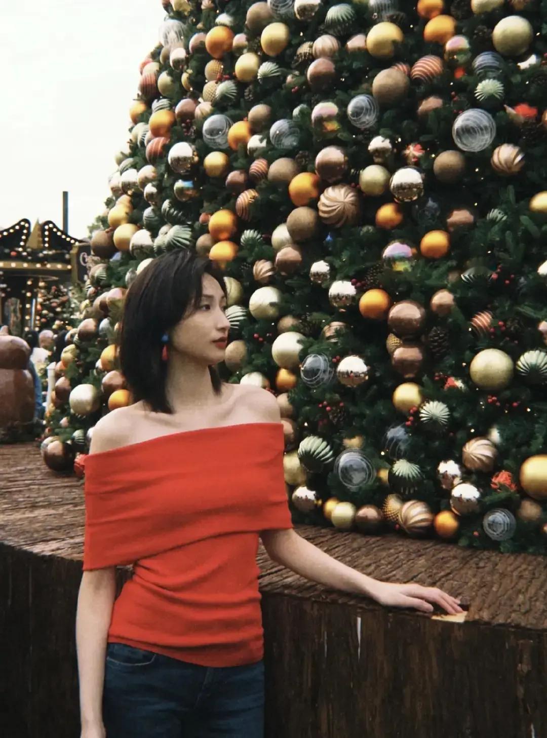 别再盯着赵雅芝儿子的胡子了。你讨论他38岁的脸，却漏了他刚签下的律师合约。