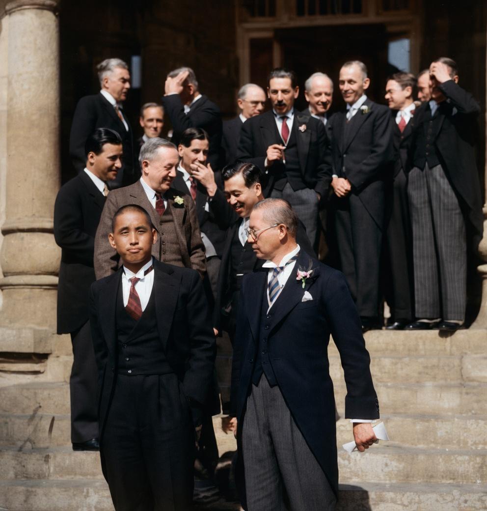 1935年9月20日，天津市政府花厅，河北省政府主席冯治安（前右）与天津市市长张