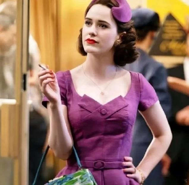 好莱坞女星曼哈顿街头被撞身亡！温妮·奥尔顿·戴维斯，好莱坞资深演员。下图是她年轻