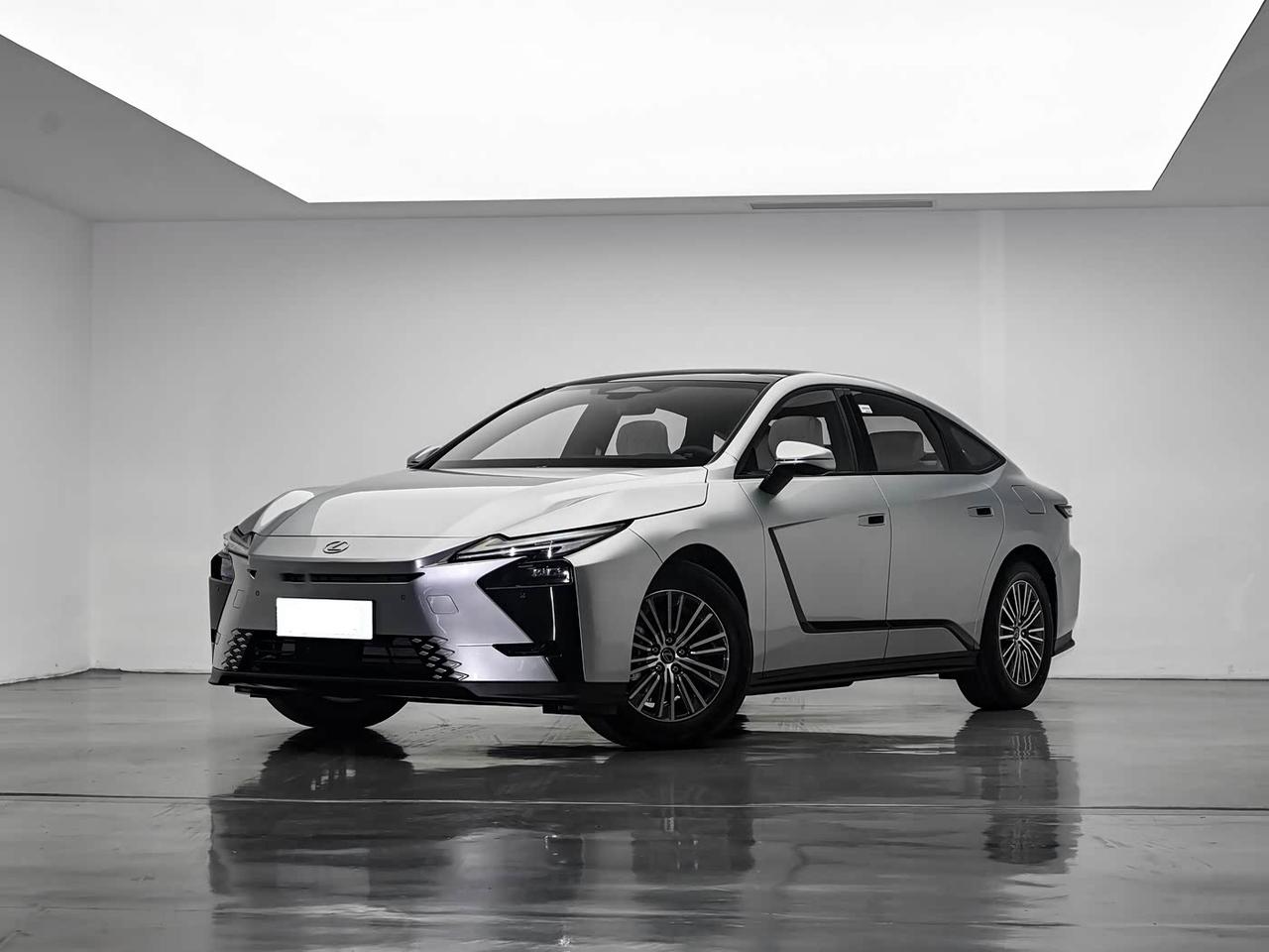 实拍新一代雷克萨斯ES混动版内饰愈加国产风，你打几分？悬浮大屏+拨杆换挡+去