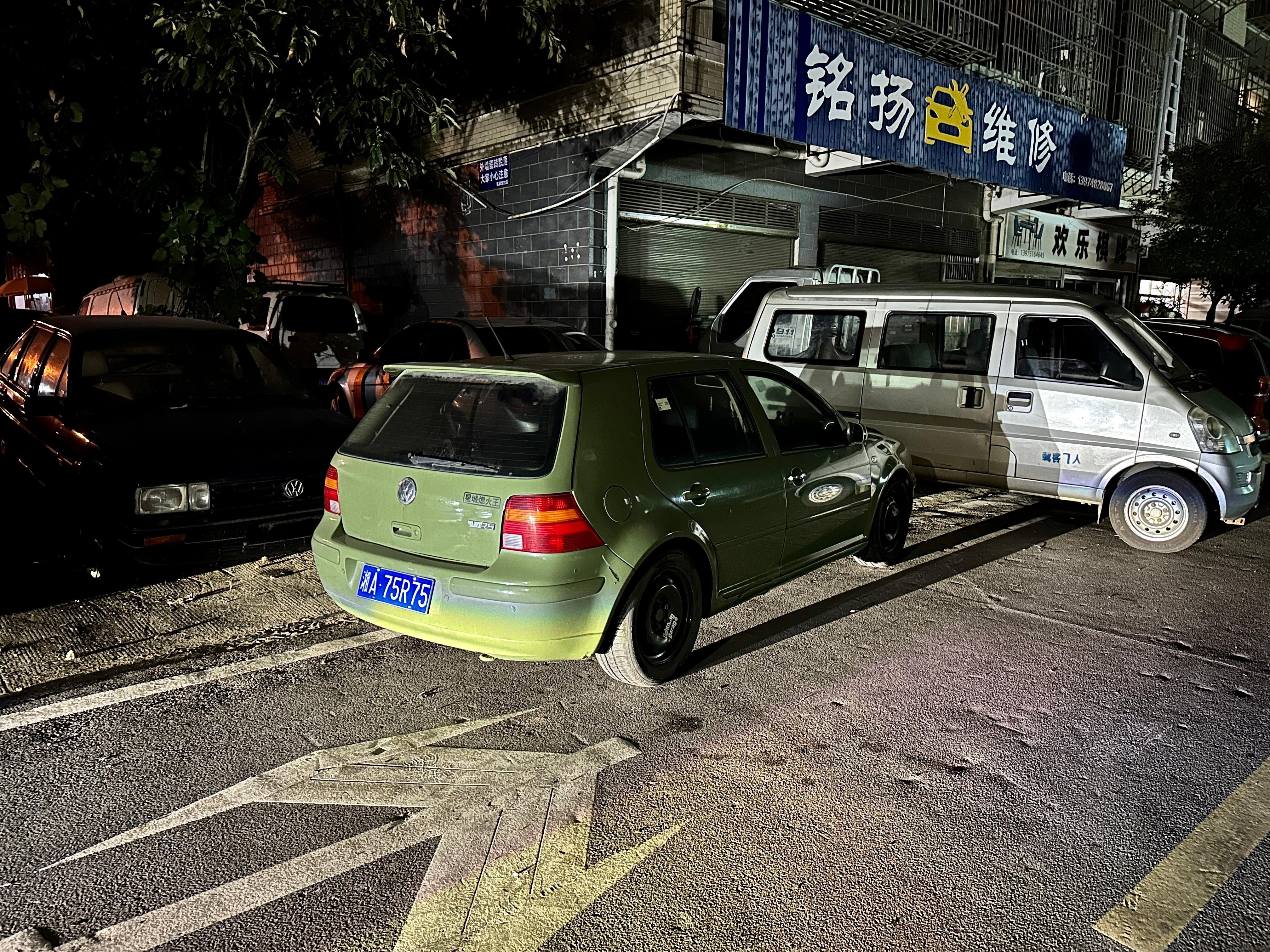 给旺财续续命。一年保险➕年检➕修车。75R75的牌照别搞报销了。[捂脸哭]​​