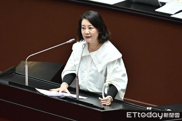 卢秀燕挺军购额度缩水？吴思瑶叫嚣：卢妈妈教坏小孩中国国民党主席郑丽文预计4月赴