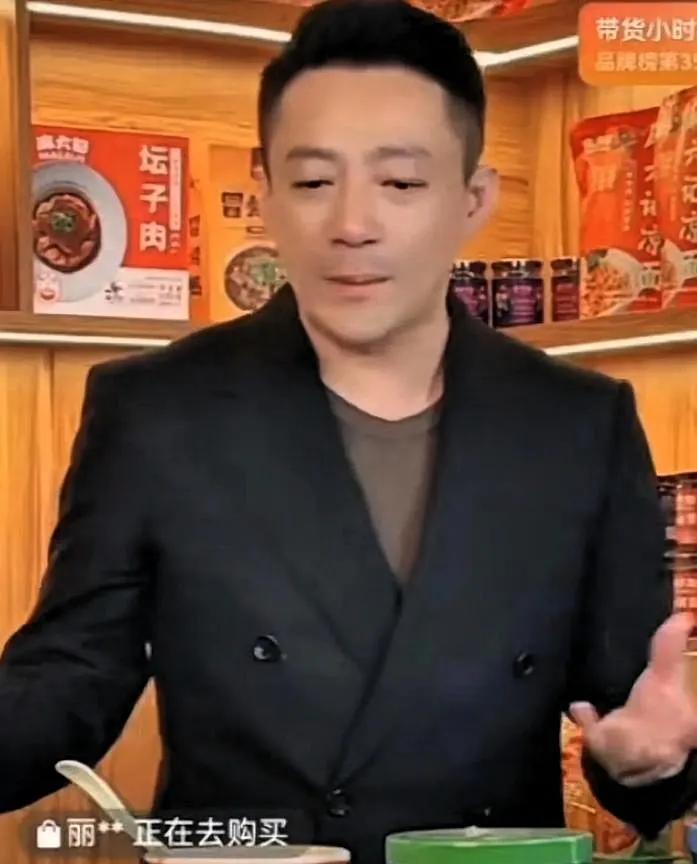 近期小菲特意发文表示，说带着孩子要回北京生活，老S想让孩子去她那边住一段时间。