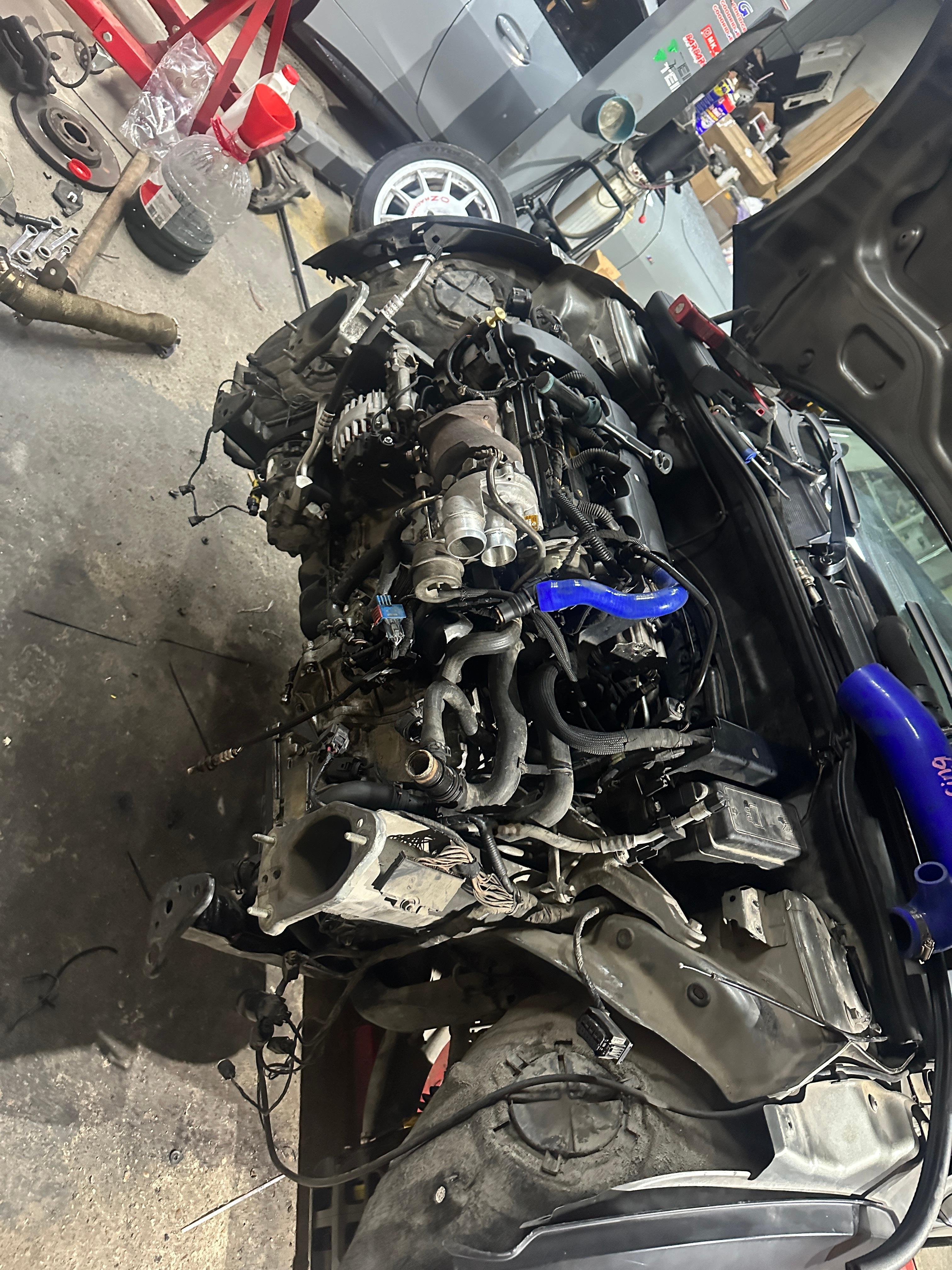 今天爆炸烦。昨晚在株洲住一晚，今天还是没跑成，只有早上温度高，唯一一节开放，到了