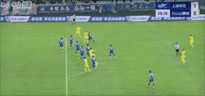 申花球迷倒戈,比赛中高喊:无能久事还我冠军。上一轮比赛,乃至很多场比赛,申花都