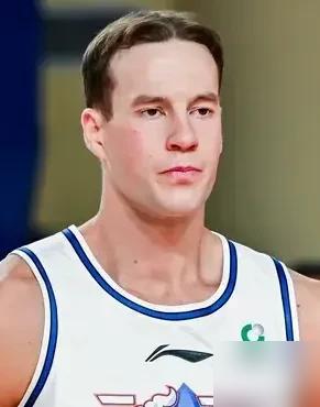 新疆队这个新西兰外援，两场就验货成功？别急，我扒了扒他的合同底裤。206cm