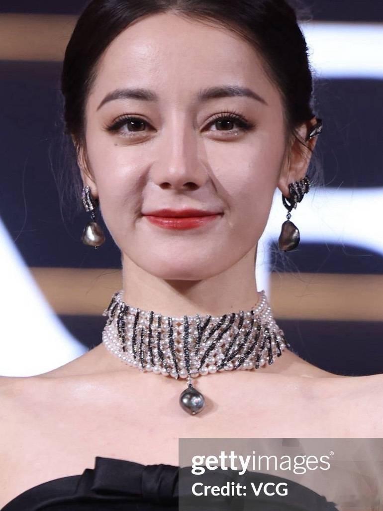 突然想起上次看高清怼脸是这样的，美神降临[抱抱]​​​