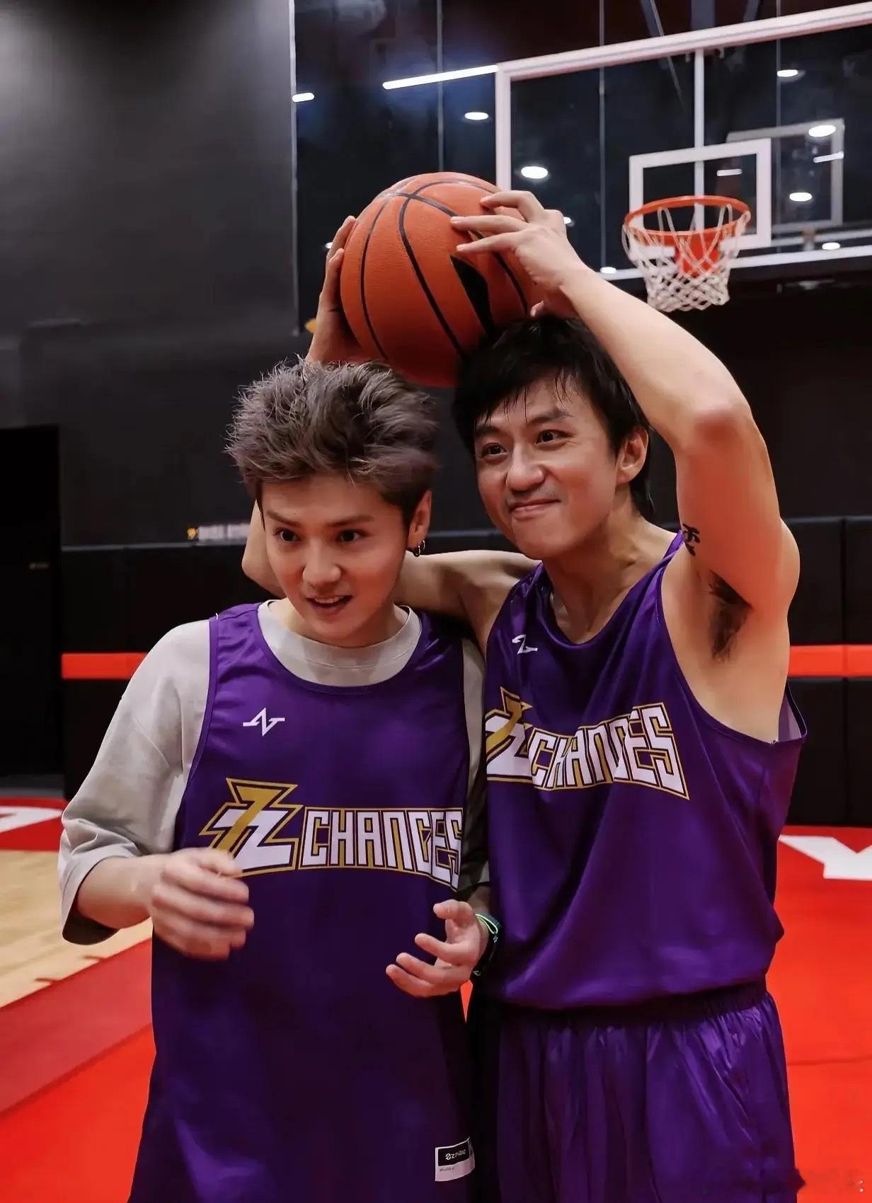 鹿晗控诉邓超哈哈哈哈哈谁能懂五哈这个名场面的笑点，邓超简直把耍赖玩明白了！专门锁
