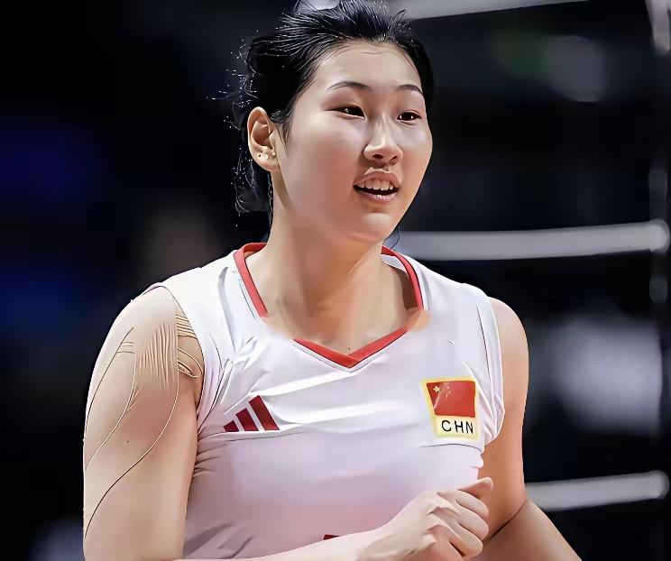 世联赛澳门总决赛，中国女排要想和美国女排掰手腕，主攻位置上必须得上李晨萱，而要想