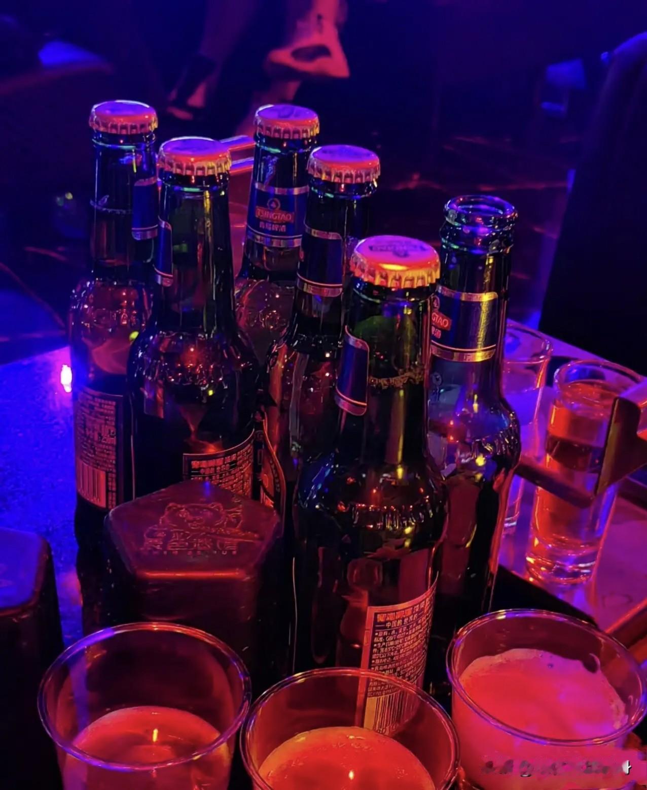 朋友才32岁，就去世了。朋友家条件很好，她不上班，父母做生意的，一月零花都能有