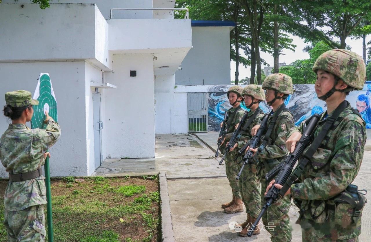 海军陆战队某部2025年度春季入伍新兵首次轻武器实弹射击考核（中国海军陆战队）烽