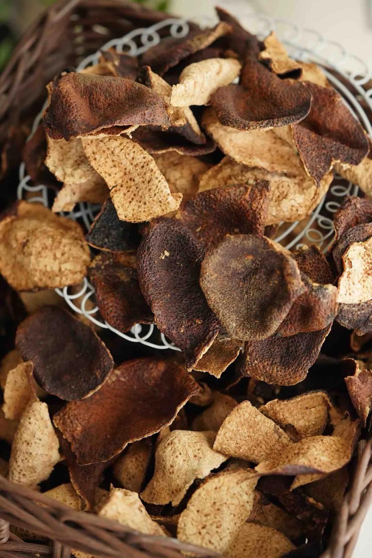 30天速成工艺陈皮卖上千😯12月14日，央视网曝光了新会陈皮造假乱象，很