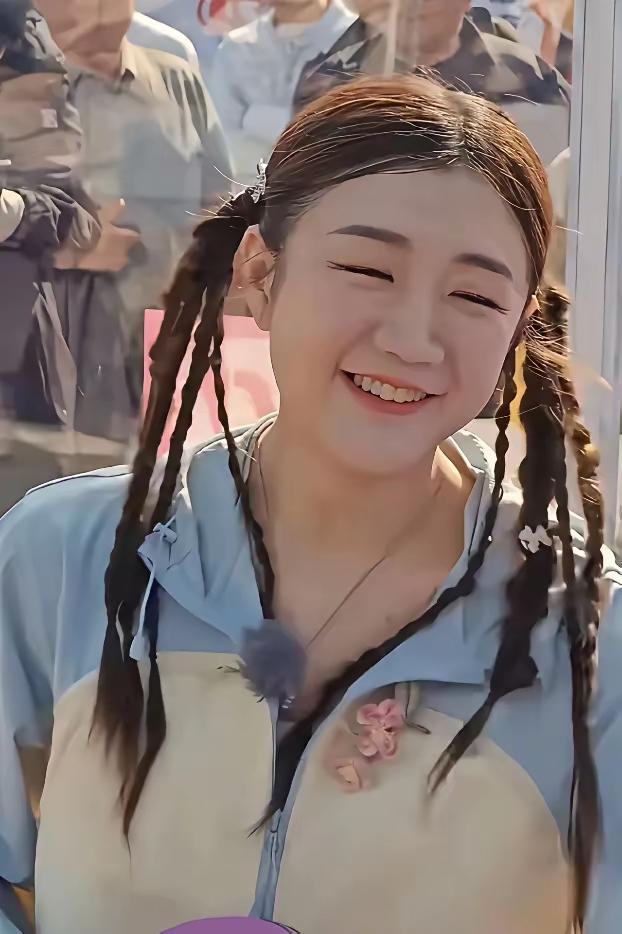 不欣赏陈梦的小辫妆容！网上爆出陈梦梳小辫子的妆容，感到与陈梦身份和年龄不符，显得