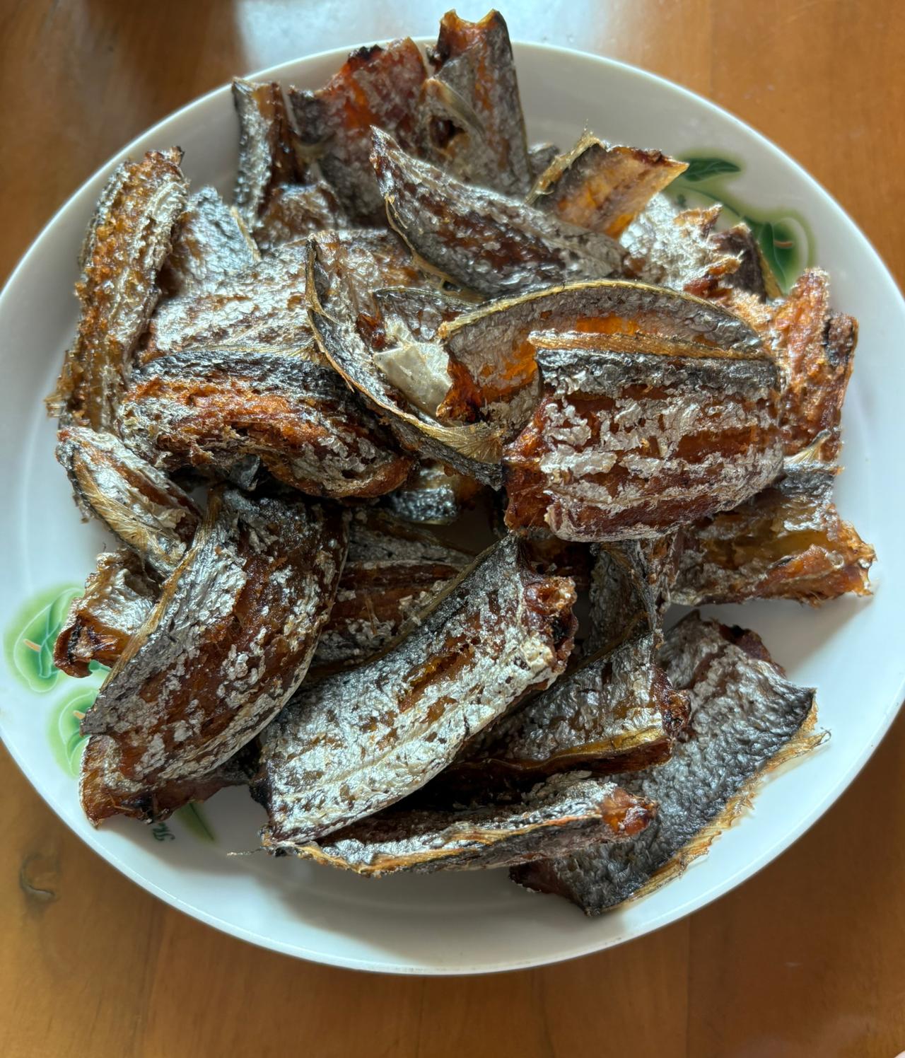 带鱼，非常的好吃，但是一般的饭店，是不卖这道菜的，原因就是制作复杂。做之前，