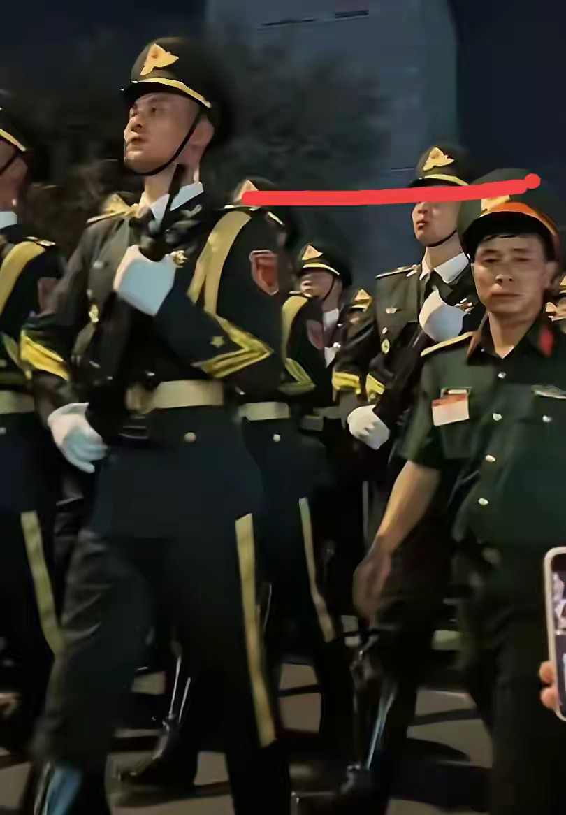 标题：越南阅兵只请中国柬埔寨老挝嘿！你知道吗？越南最近搞