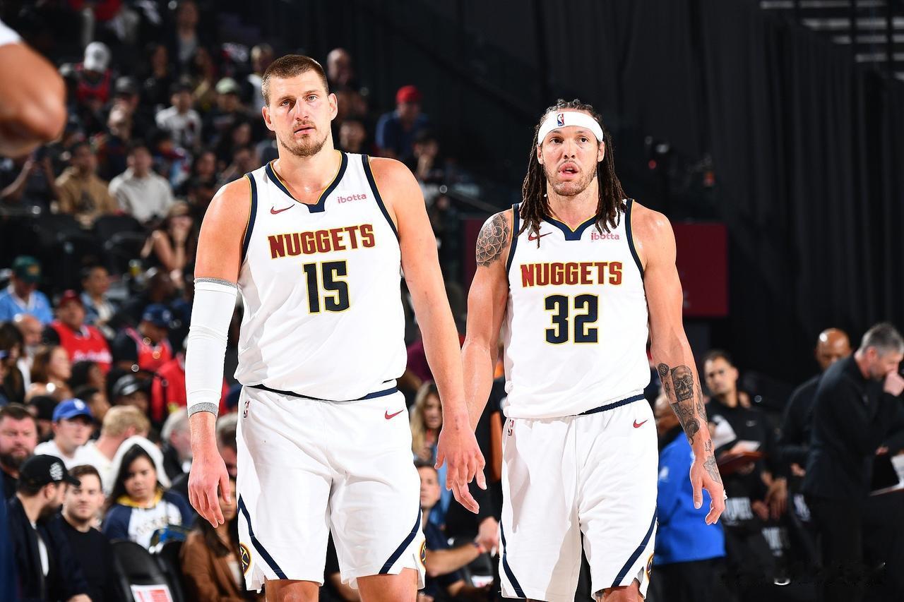 约基奇很快就可以复出，掘金2套轮换阵容就是奔着争冠去的！1、首发阵容后卫：