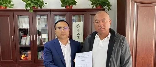 周永刚坐了35年牢，因为1988年赤峰那起强奸杀人案。他当年18岁，刚结婚，女儿