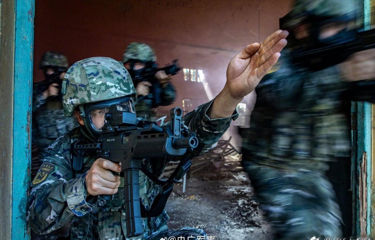 我是一个兵【强军早报】军事早知道1、近日，陆军第75集团军某旅组织迫击炮专