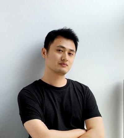 2015年，月薪仅5000元的陈磊，正在地铁上刷游戏，突然““叮铃”一声短信提醒