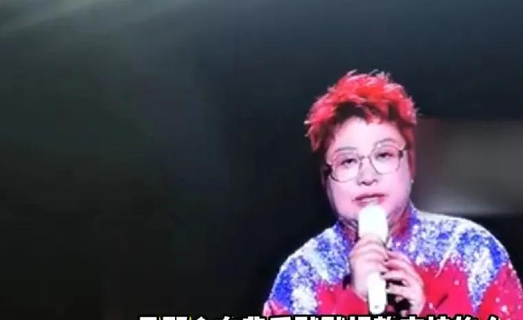 陈晓罕见谈儿子！离婚后低调陪父母，现身演唱会状态引热议陈晓被拍到现身韩红演唱