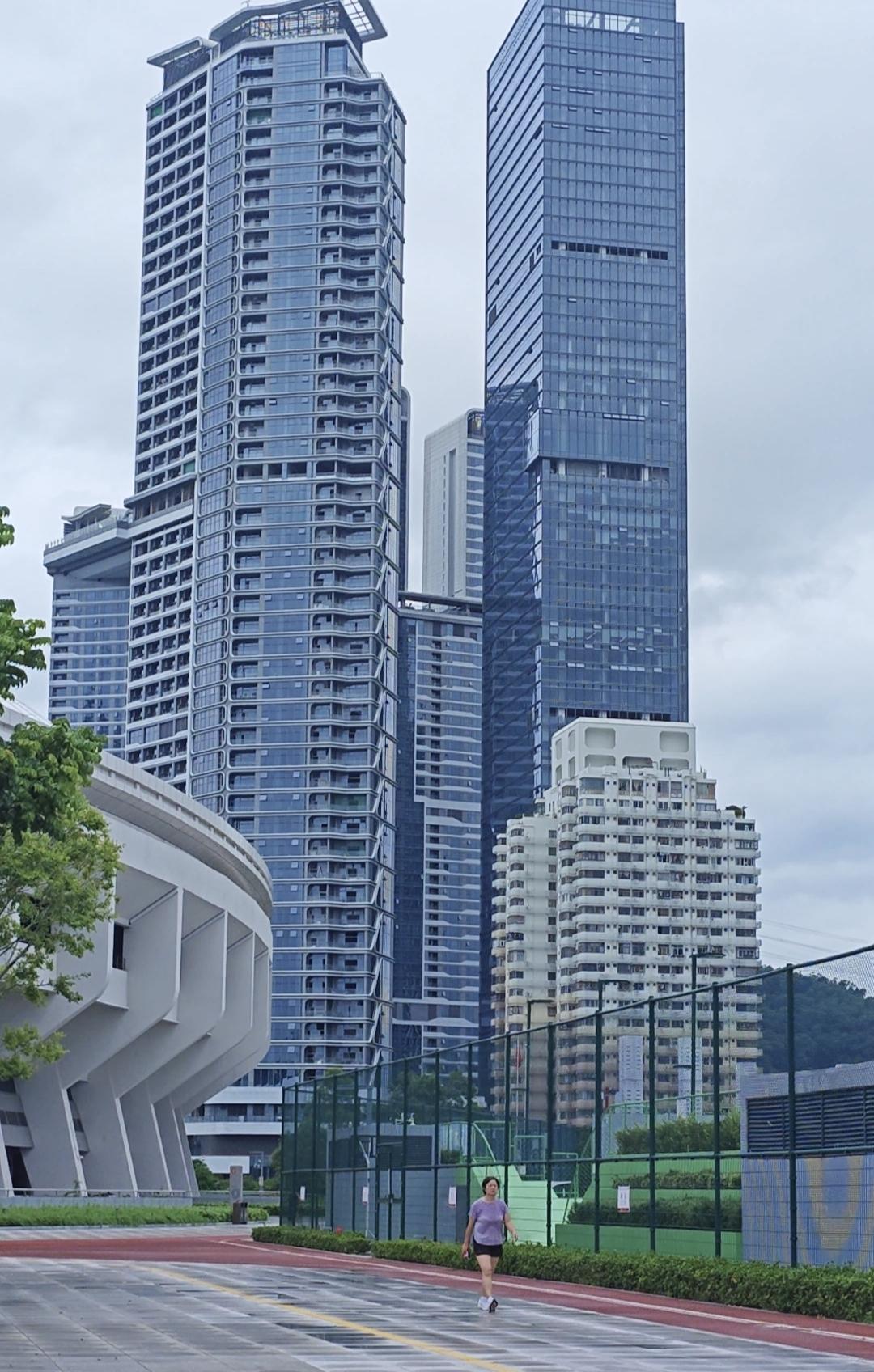 老深圳对深圳福田这边高层建筑应该很熟悉，它现在的名字叫岁宝壹品，是一片新建的高层