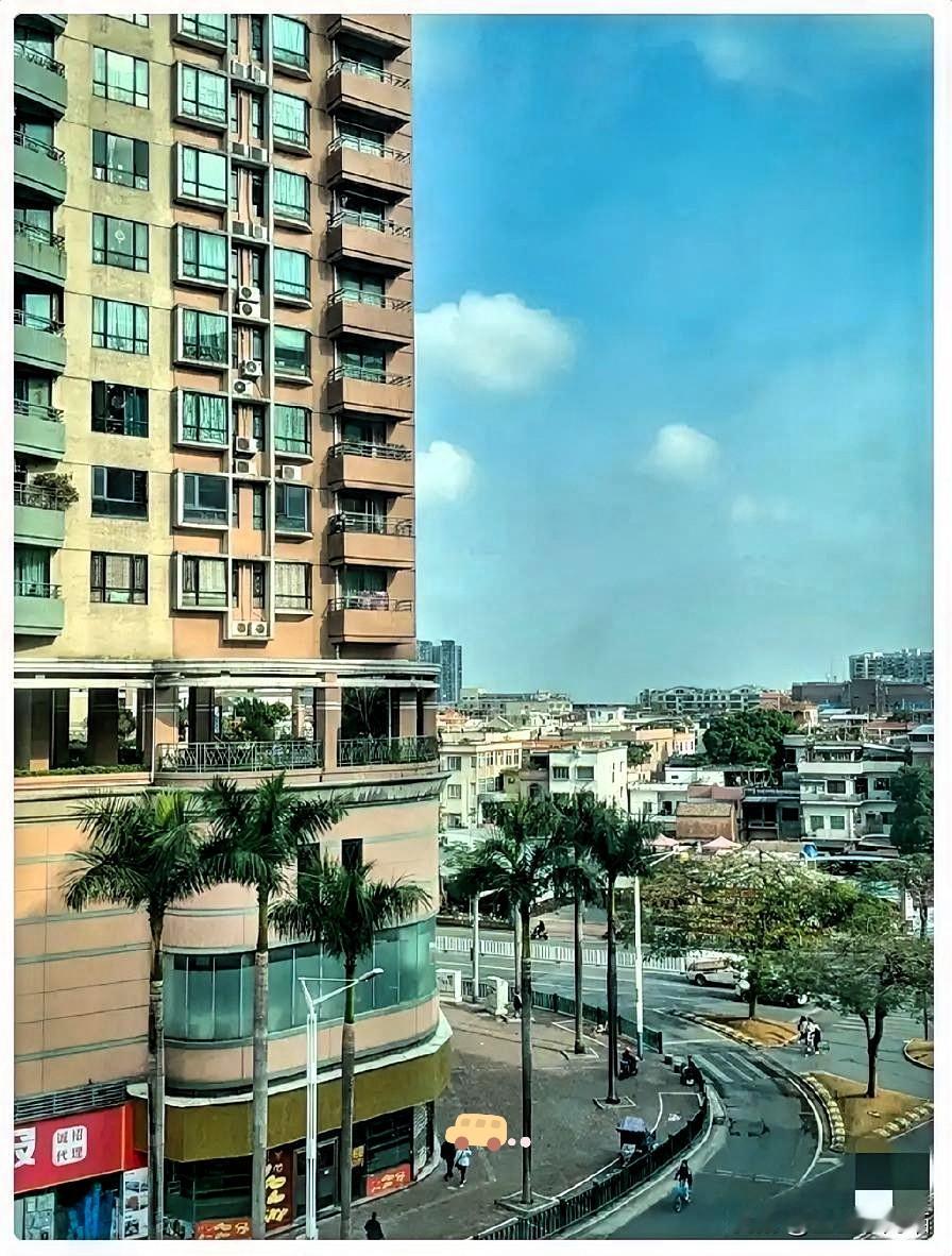 儿子从上海回来，我和他聊起了房子的事情，问他要不要趁现在房子低潮的时候买一套儿