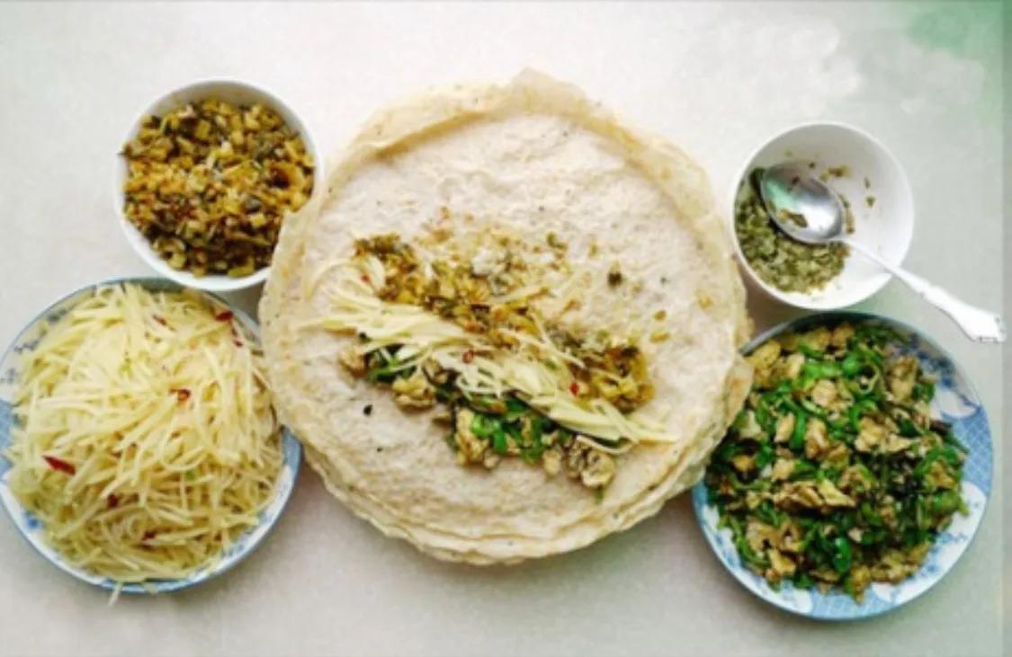 合阳煎饼，家家会做，人人爱吃。