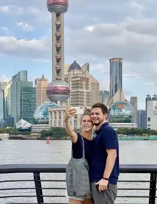 一个澳洲博主，来中国不到24小时就跑了，拍了条视频叫《我在24小时内离开了中国，