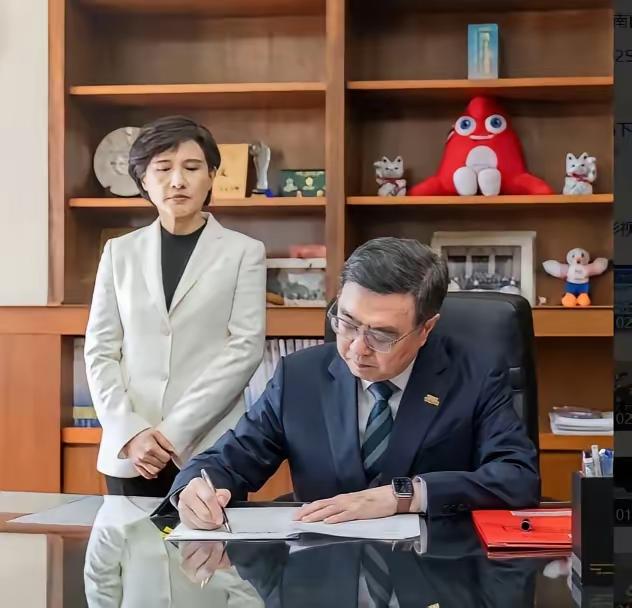 台湾民众党正式宣布！​12月17日，台湾地区民众党主席黄国昌宣布：民众党已经