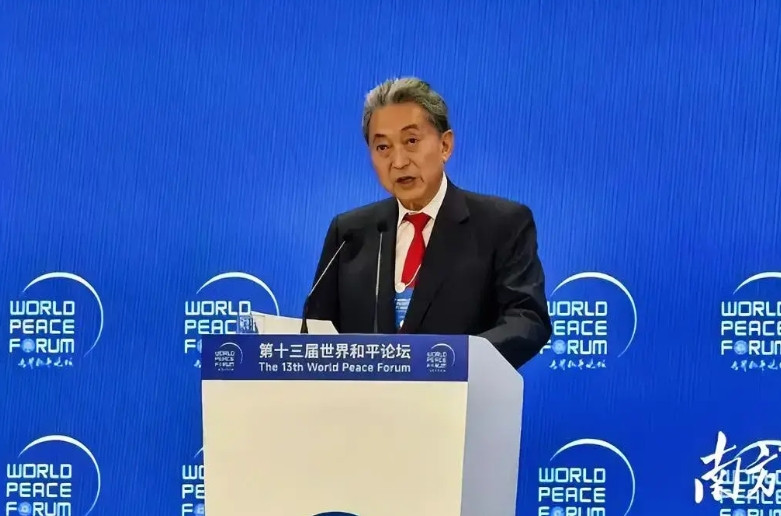 日本亲华的前首相鸠山由纪夫说，“中国的国力与美国不相上下，但如果中国孤军作战，独