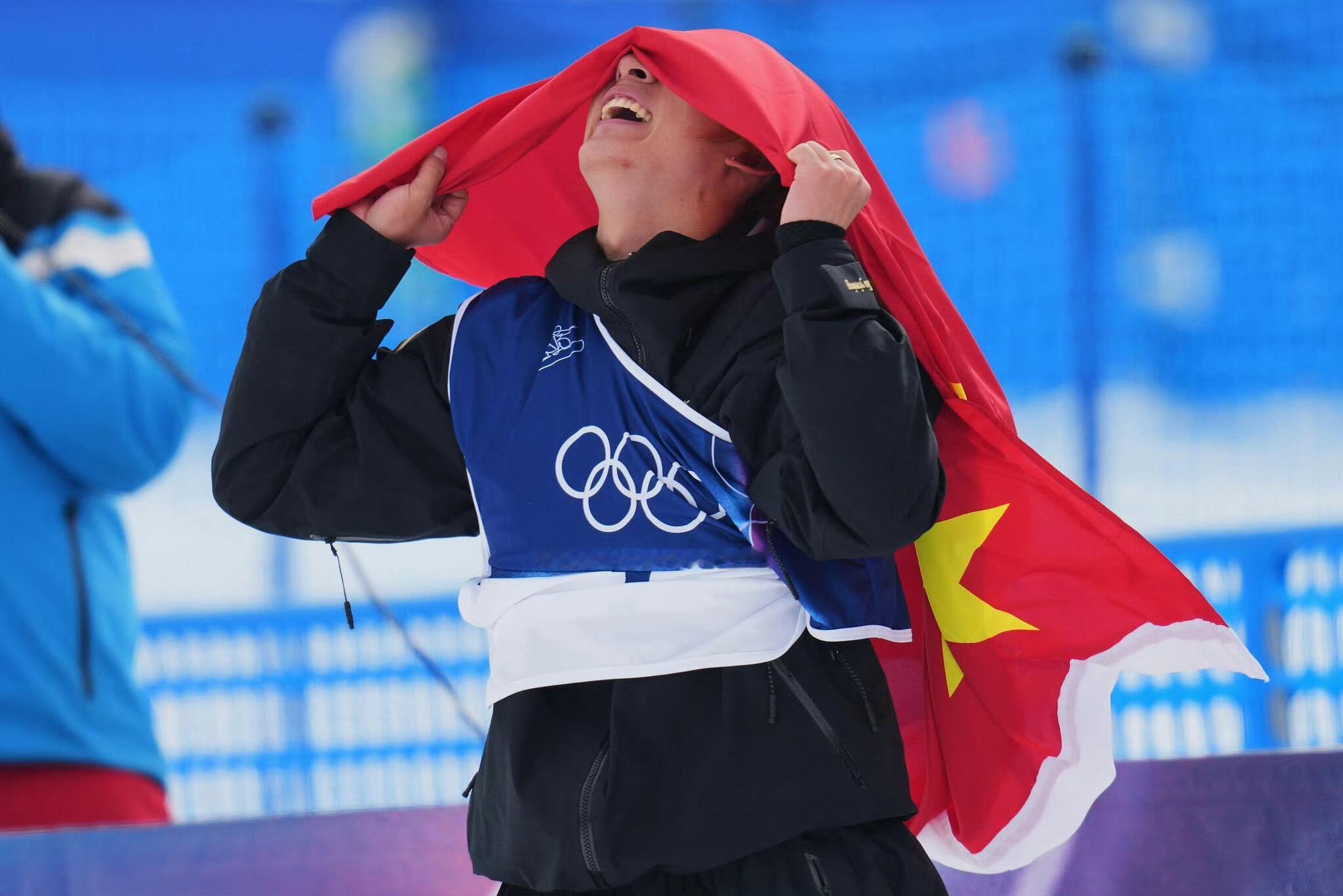 🏂从冠军到健康接力的第一棒，赛道上，苏翊鸣接力的是中国冰雪的荣耀；生活里，他