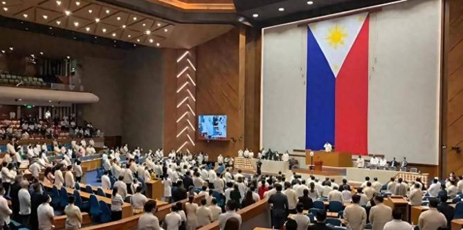 炸锅！12人政变夺权，菲律宾参议院一夜变天：总统都懵了2026年6月