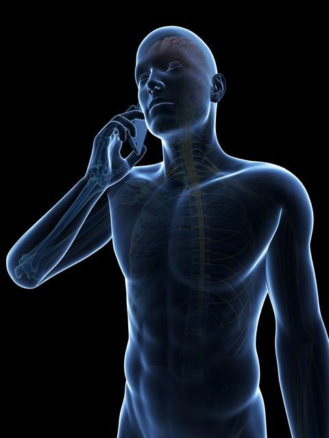 研究5万人发现：长期睡前玩手机，甲状腺癌风险显著升高提示：本内容仅供健康科