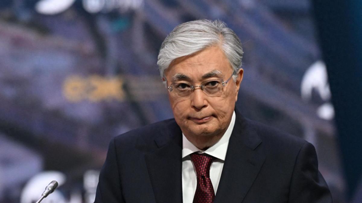 托卡耶夫养精蓄锐，要在十五年后，把中国市场从俄罗斯手中夺过来。托卡耶夫最近在