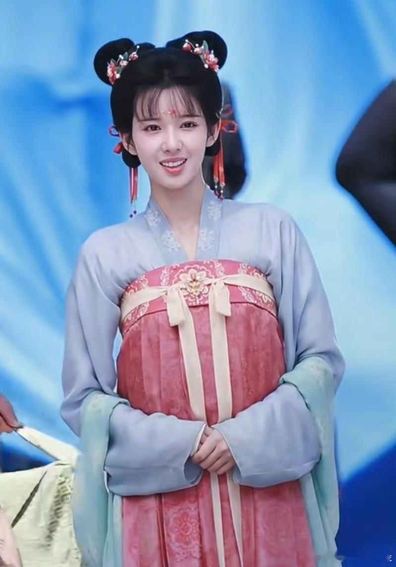 沈佳钰尚公主里这个刘海就不能掀起来吗？​​​