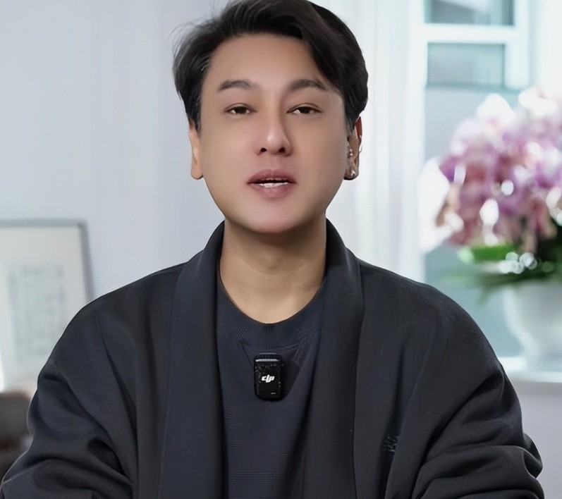 朱孝天大陆待久了，三观越来越正了，他的短视频一直看，就像生活在身边的朋友。 