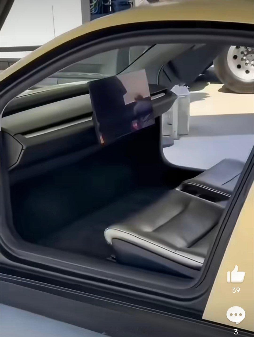 马斯克把方向盘删了如果你把这个新闻发到美国互联网上美国人会乐得笑出声。但是你发到