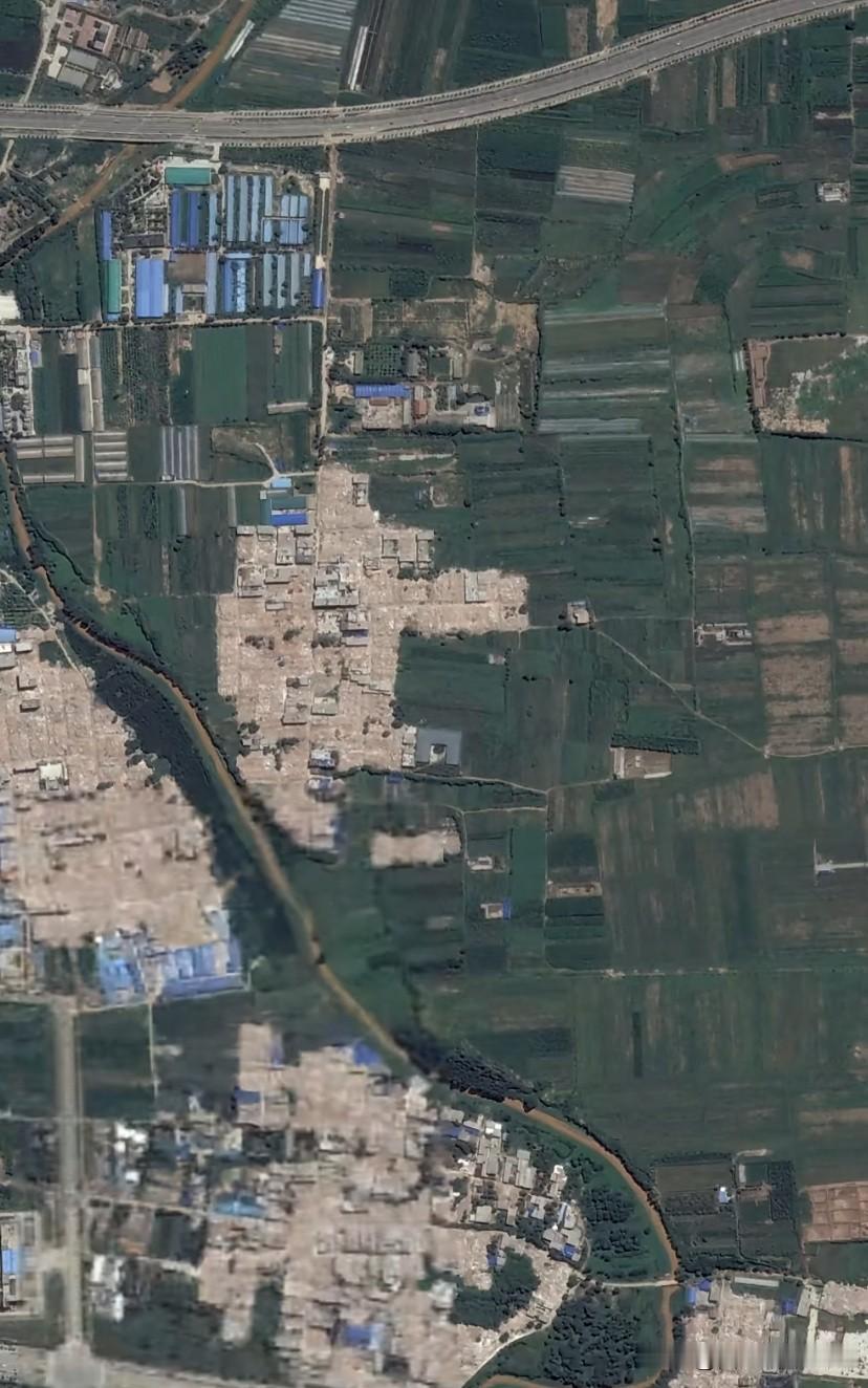 长安公园2003年VS2024年对比图。我上学时候那便是大片农田，毕业十年回去看