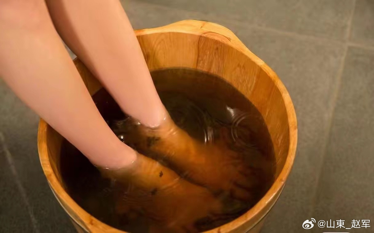 百病由寒生，百病从筋治！这个奇效方，调筋寒之病，温虚垮阳气天还没冷，老李的腿又“