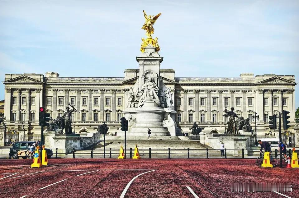 【王室大地震！查尔斯亲手将亲弟踢出王室，百年贵族遮羞布被彻底撕碎】💥突发！