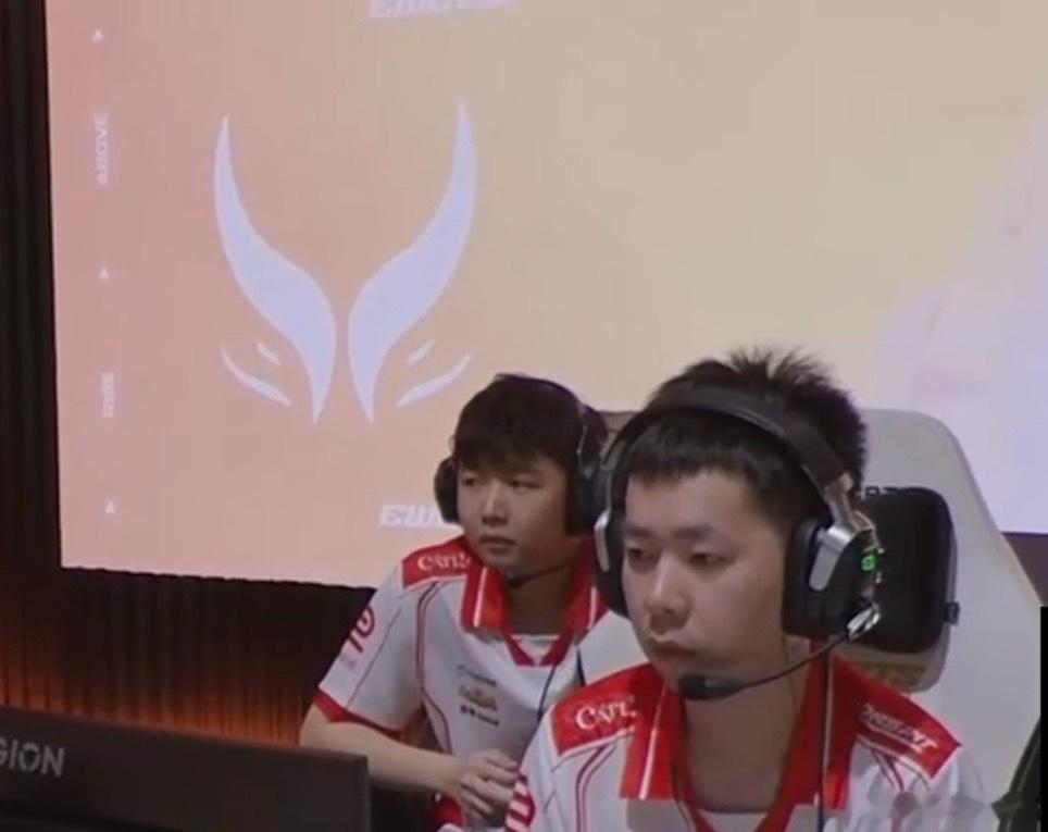 八王看来是真下课了啊，这次世界杯也是maps担任的教练dota2