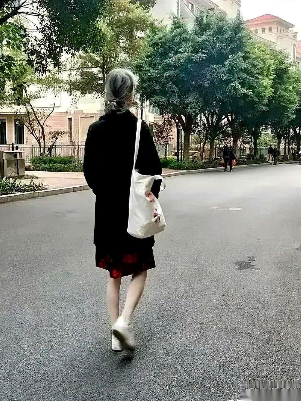 真事儿。我身边一个阿姨，65岁，硬是把自己给“养”进了医院。不是吃坏了，是吃得